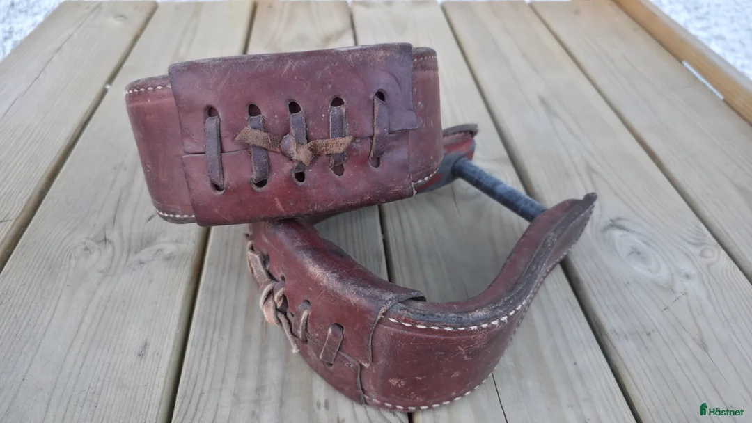 Schabrak & Vojlockar hästutrustning till salu: Westernpaddar+stigbyglar - Annons 6