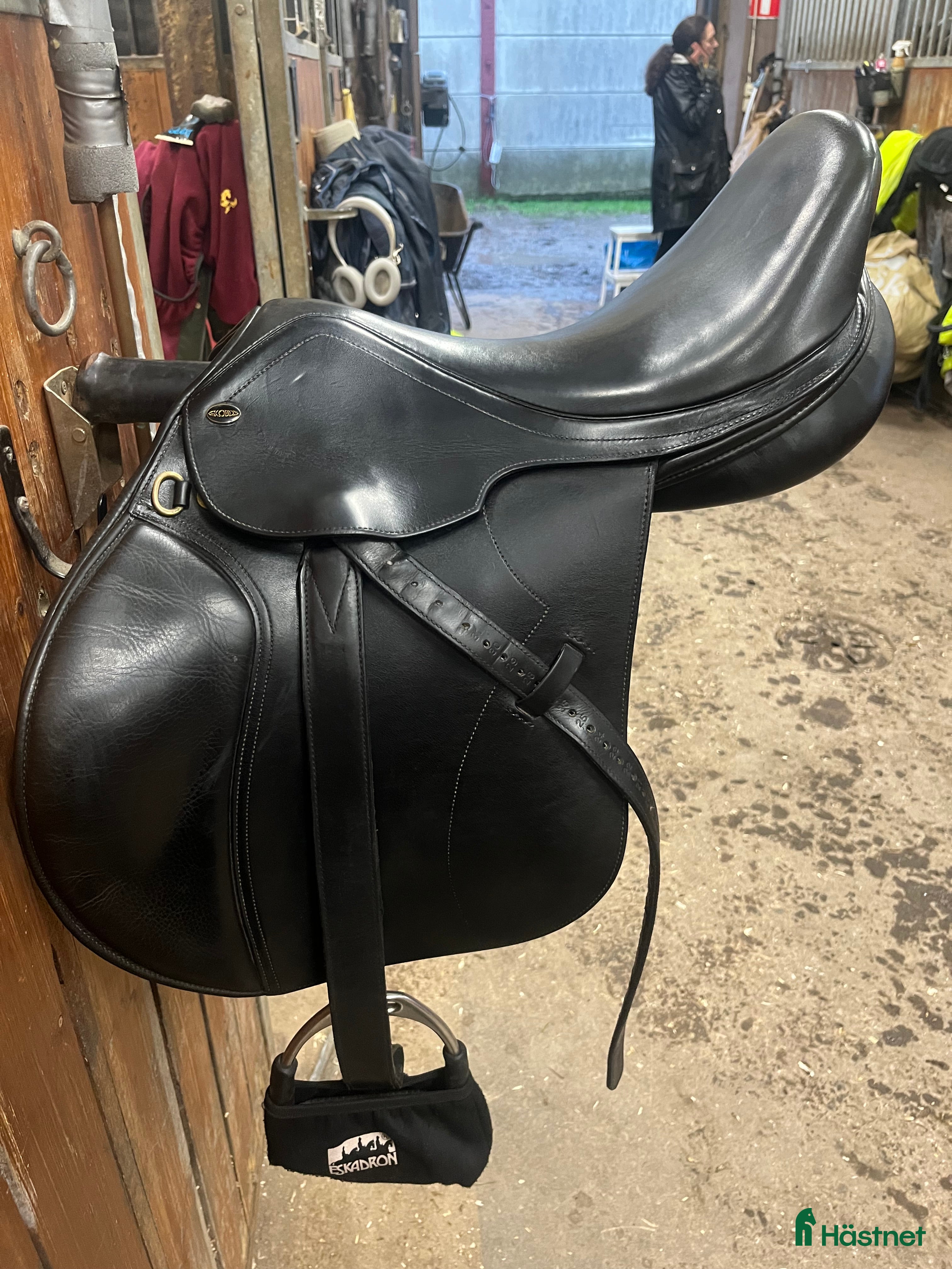 Sadlar hästutrustning till salu: Jätteskön hoppsadel pedant skött  i Nykvarn - Annons 12