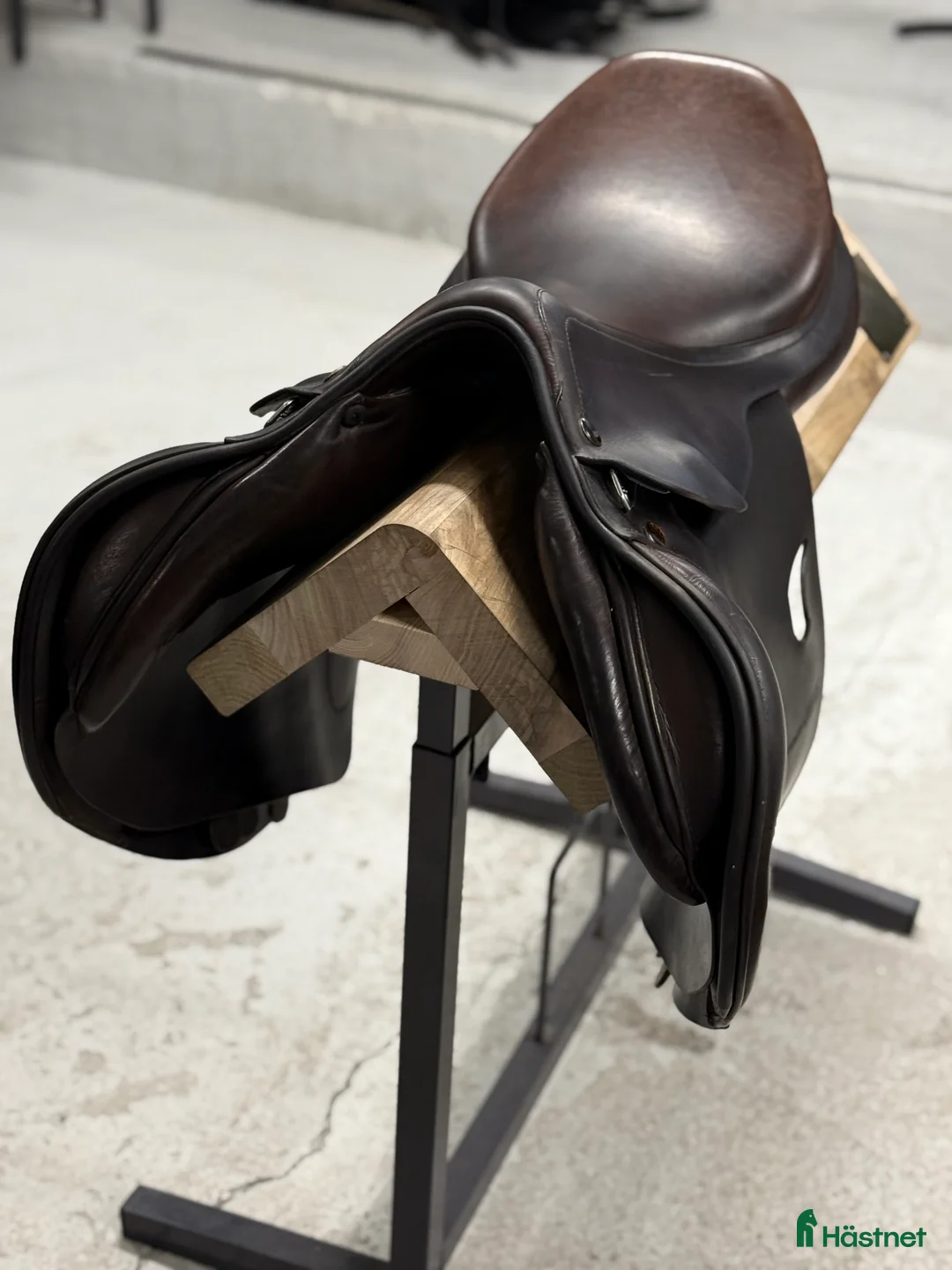 Sadlar hästutrustning till salu: Prestige Roma hoppsadel 17/35 i Värmdö - Annons 2