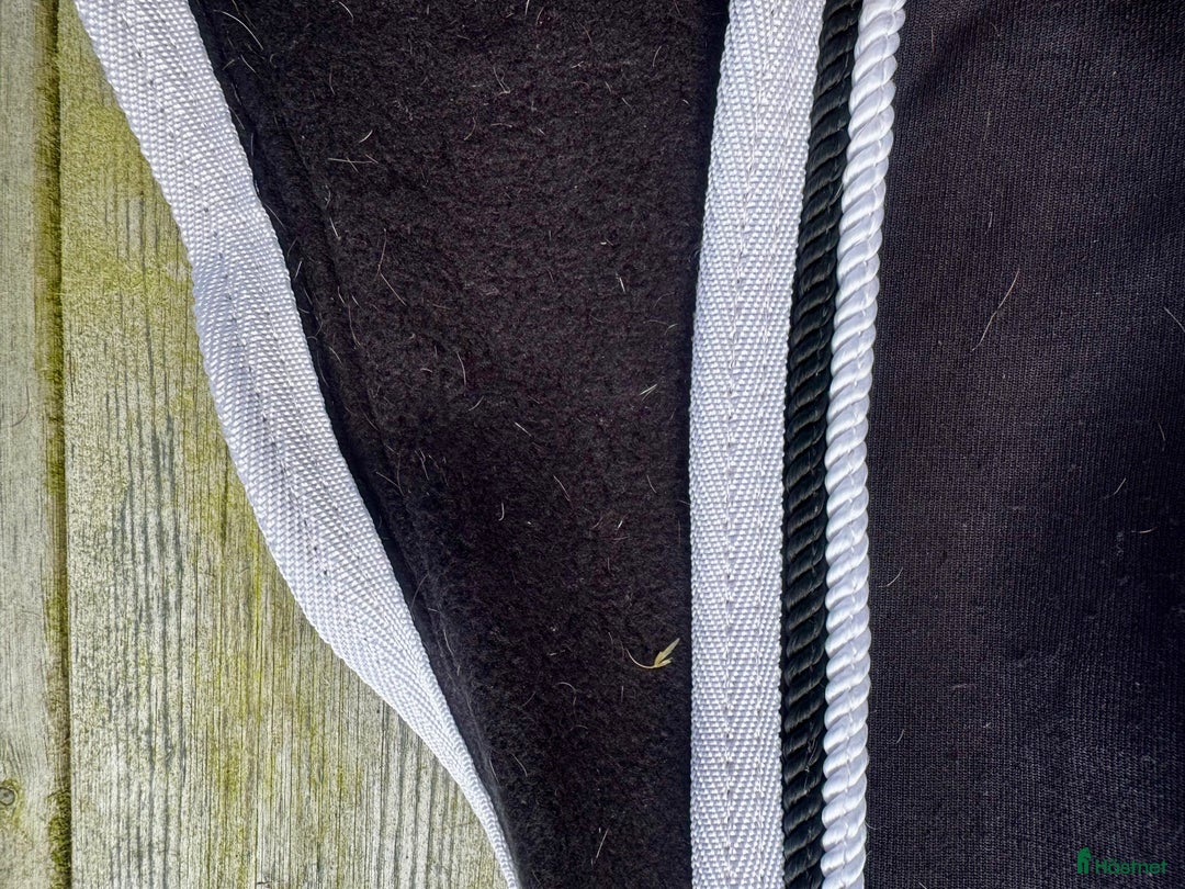 Täcken hästutrustning till salu: Fleecetäcke fr Hööks stl 125 i Kungälv - Annons 2