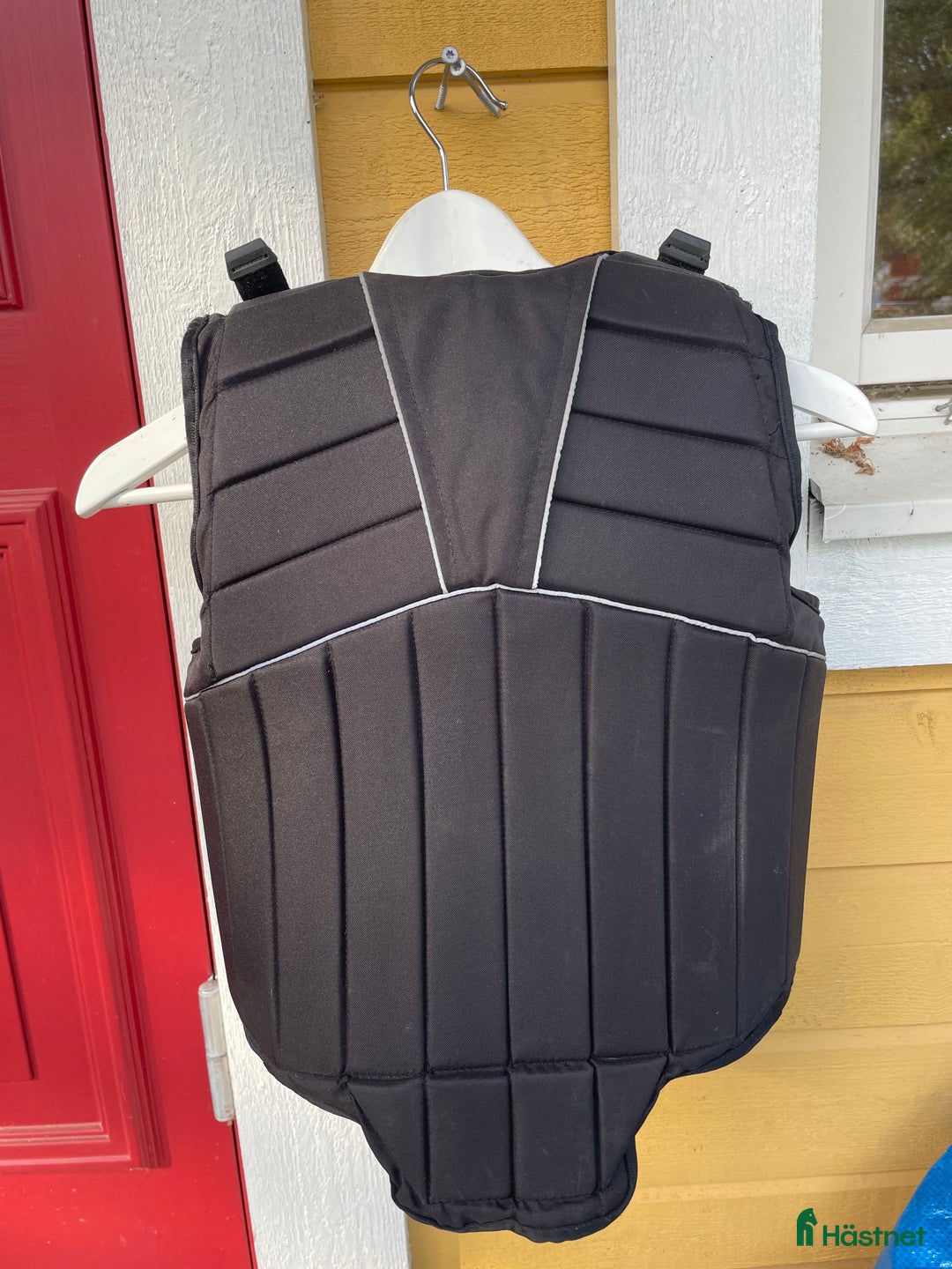 Säkerhetsvästar ryttarutrustning till salu: Säkerhetsväst junior i Åkersberga - Annons 2