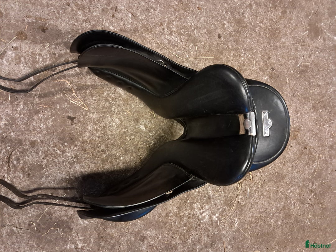 Sadlar hästutrustning till salu: Bates dressyrsadel i Mörbylånga - Annons 3