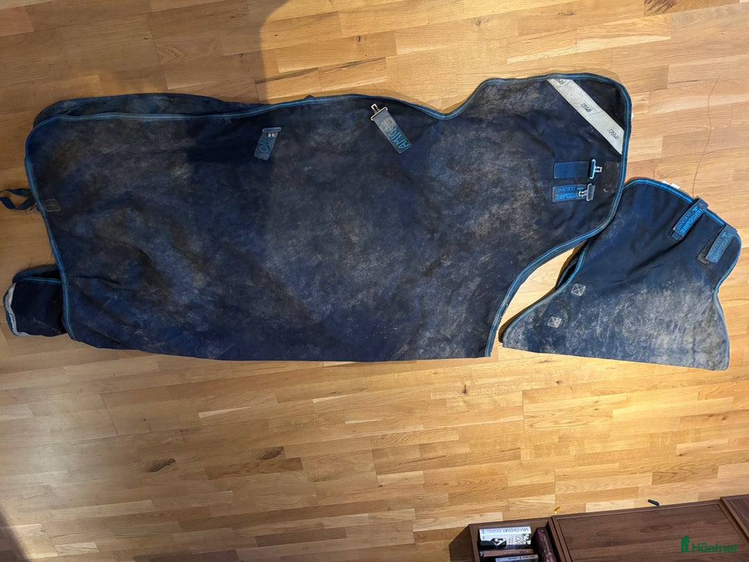 Täcken hästutrustning till salu: Olika täcken  i Västerhaninge - Annons 4