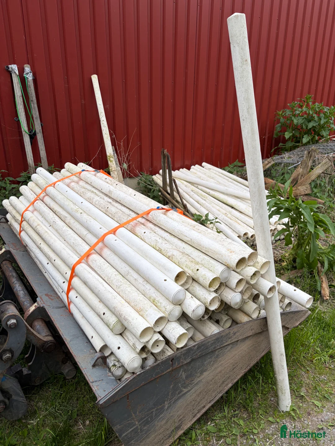 Stallinredning, stängsel & gård övrig utrustning till salu: Staket stolp i plast i Knivsta - Annons 1