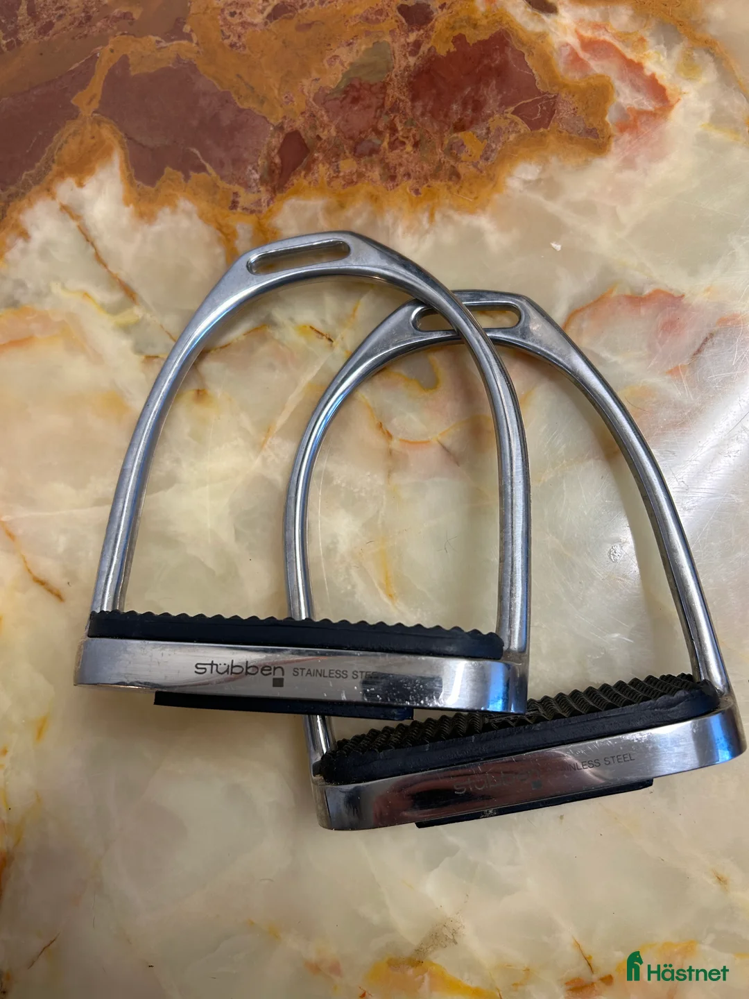 Stigbyglar hästutrustning till salu: Stübben stigbyglar. - Annons 1