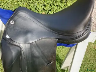 Sadlar hästutrustning till salu: Prestige D1K Zero Lux, 17" i Mantorp - Annons 1