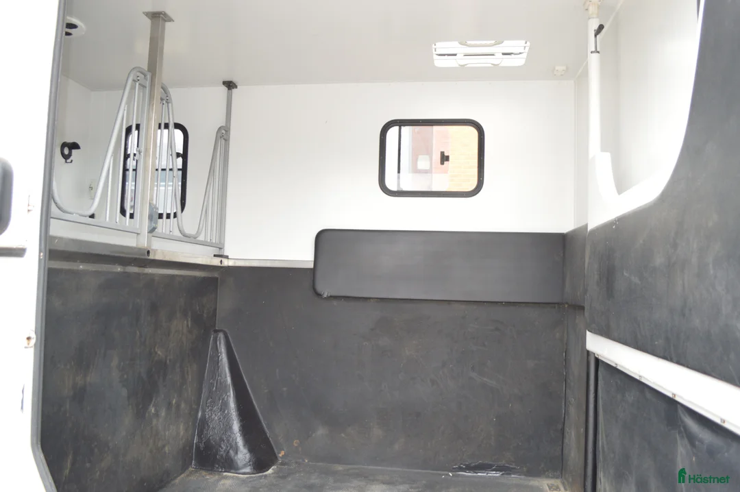 Hästlastbilar  fordon & transport till salu: Nuyts 5 sits 2015 15900mil V Galler - Annons 2