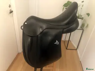 Sadlar hästutrustning Dressyrsadel Bates Innova 17,5" i Landvetter - Annons 2