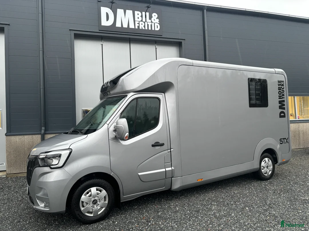 Hästlastbilar  fordon & transport till salu: STX 3-sits Stuteri Automat 2024 i Mariefred - Annons 3