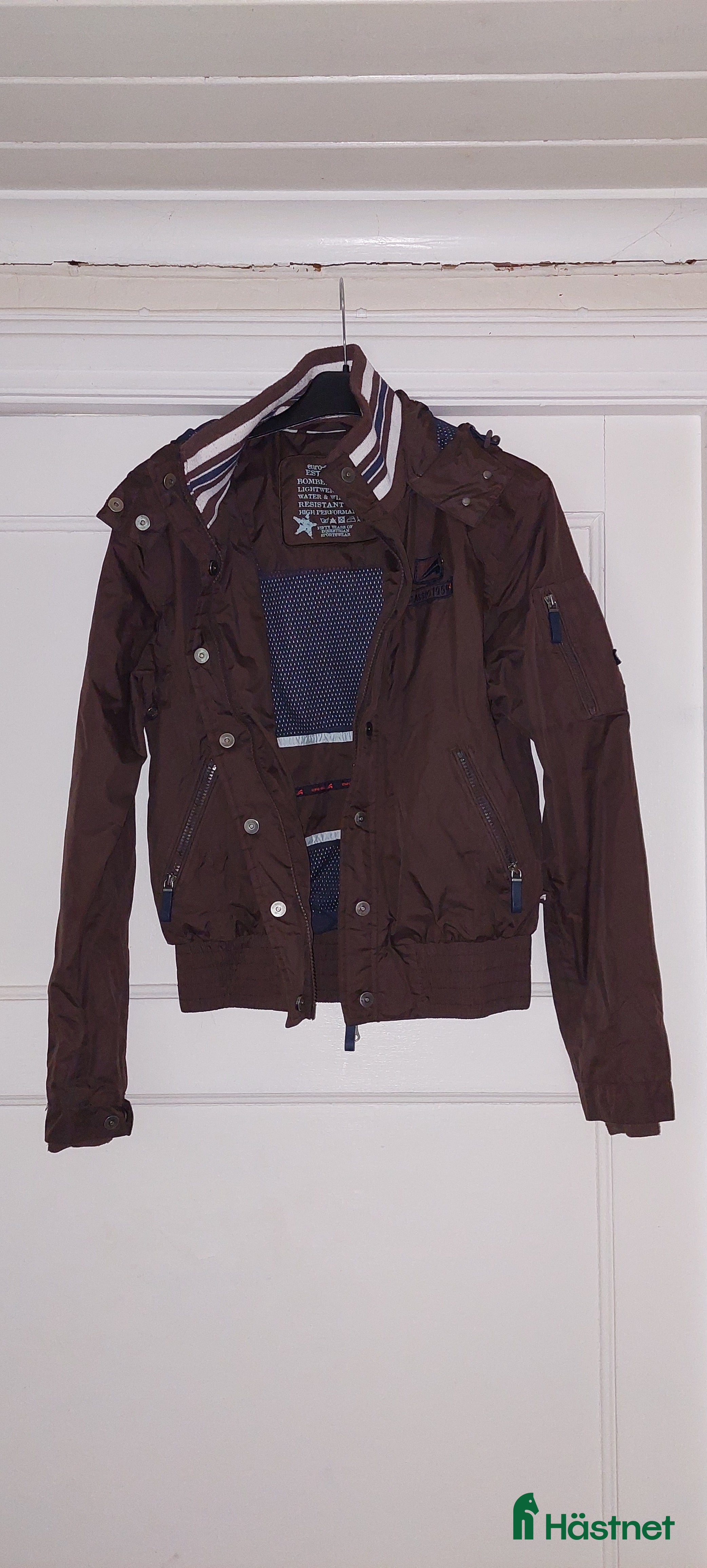 Jackor & Kavajer ryttarutrustning till salu: Stalljackor  - Annons 24