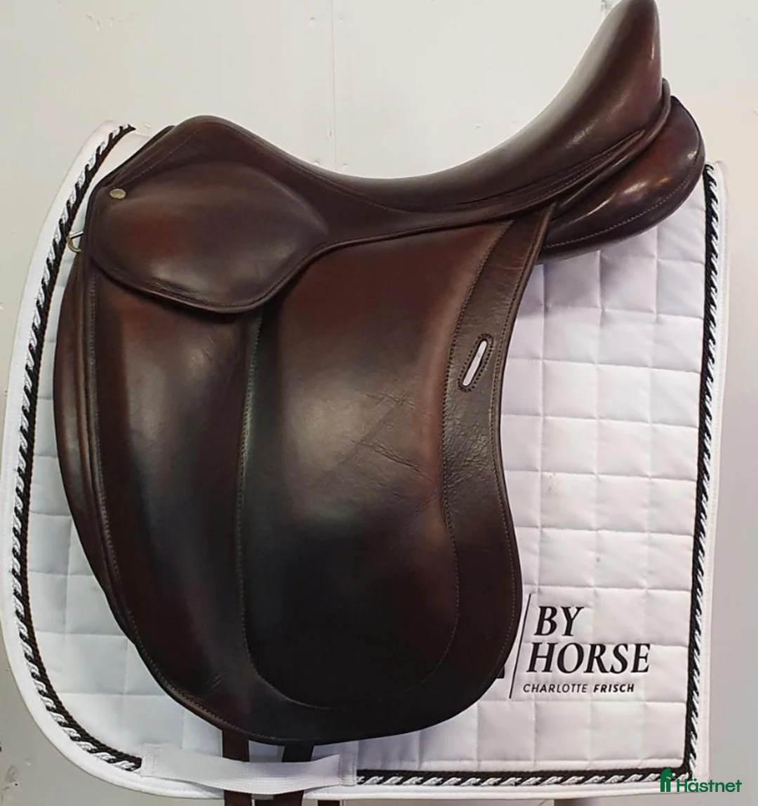 Sadlar hästutrustning till salu: Childeric Dac i Vessigebro - Annons 3