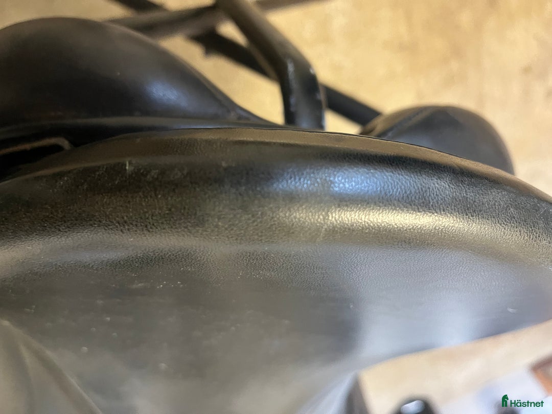 Sadlar hästutrustning till salu: Albion Dressyr 18 MW i Markaryd - Annons 3