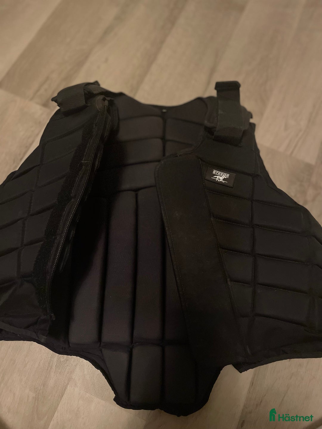 Säkerhetsvästar ryttarutrustning till salu: 2 ridvästar till salu i Karlstad - Annons 3