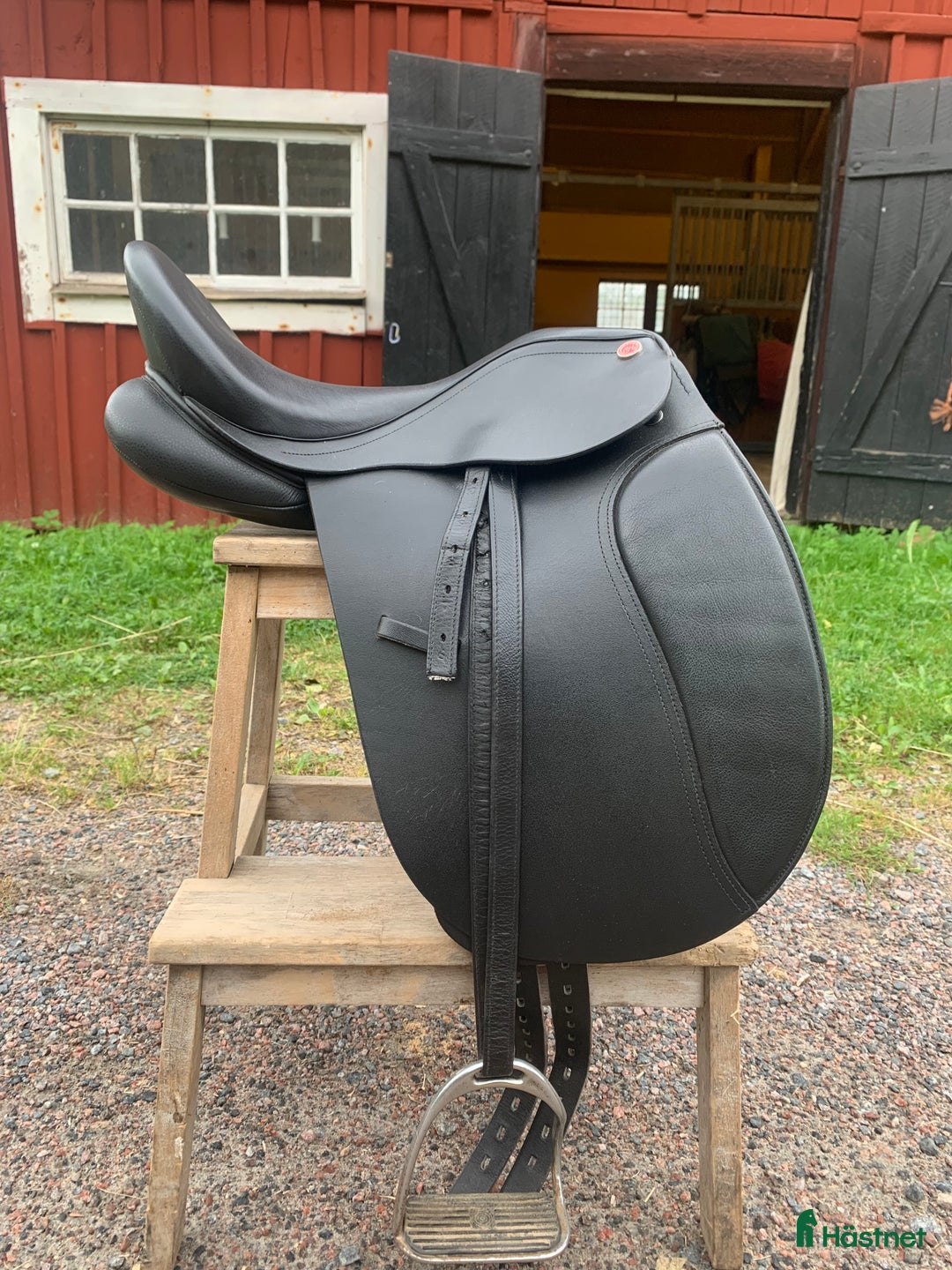 Sadlar hästutrustning till salu: Dressyrsadel säljes i Norsholm - Annons 1