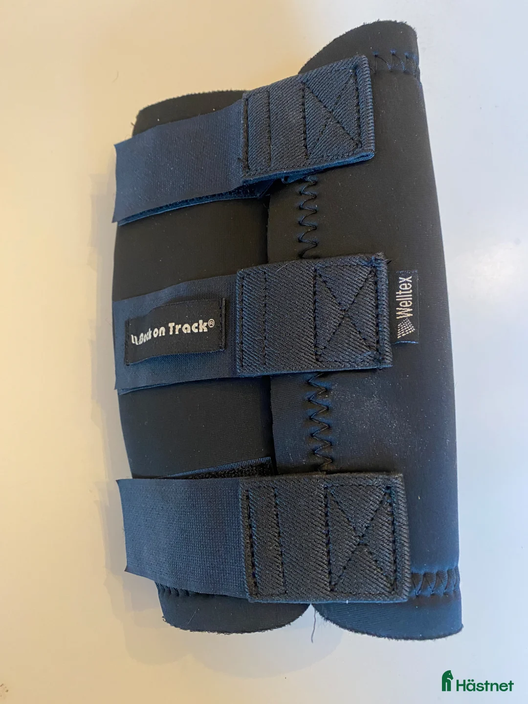 Benskydd hästutrustning till salu: Back on track knäskydd - Annons 1