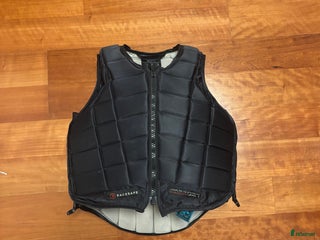 Säkerhetsvästar ryttarutrustning till salu: Fin svart säkerhetsväst från Racesafe i Löberöd - Annons 2