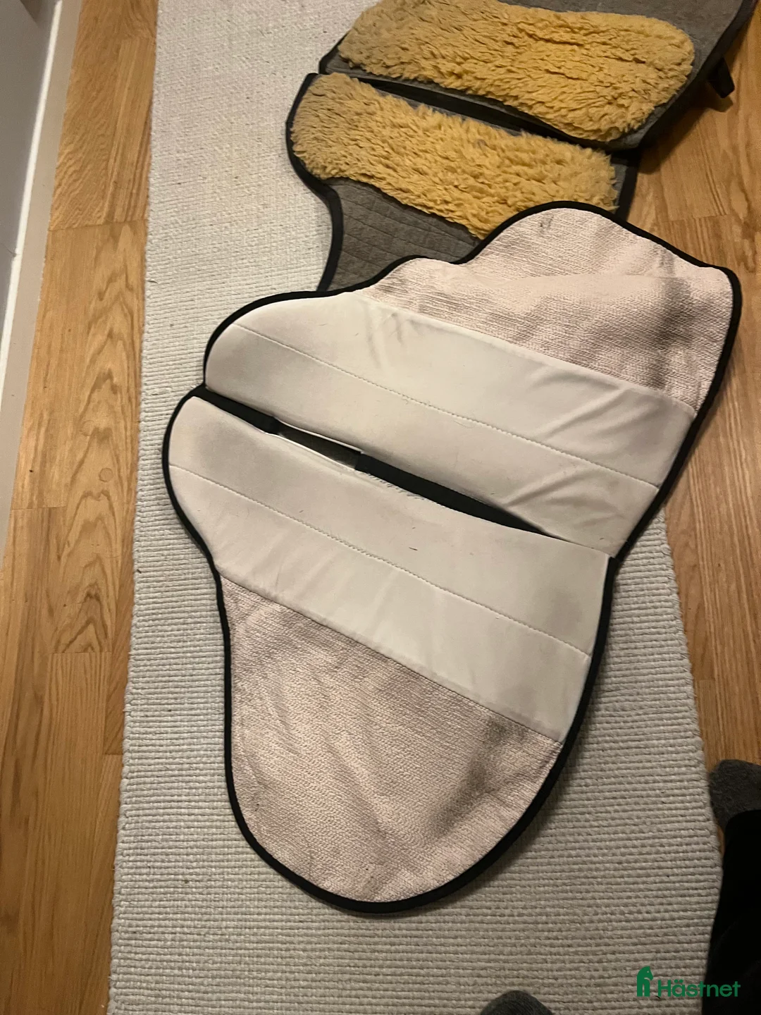 Sadeltillbehör hästutrustning till salu: Grandeurpad till bomlös sadel i Luleå - Annons 3