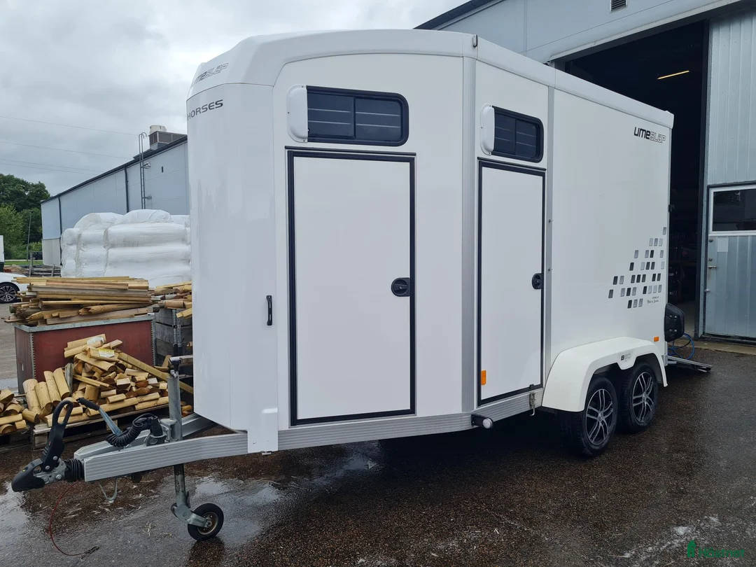 Hästtransporter  fordon & transport till salu: UME B60 - Årsmodell 2021 - Annons 1