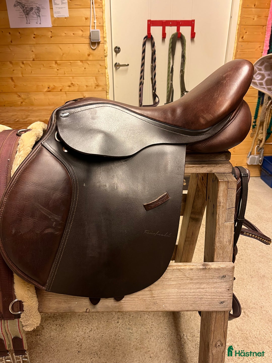 Sadlar hästutrustning till salu: Hoppsadel i Diö - Annons 1