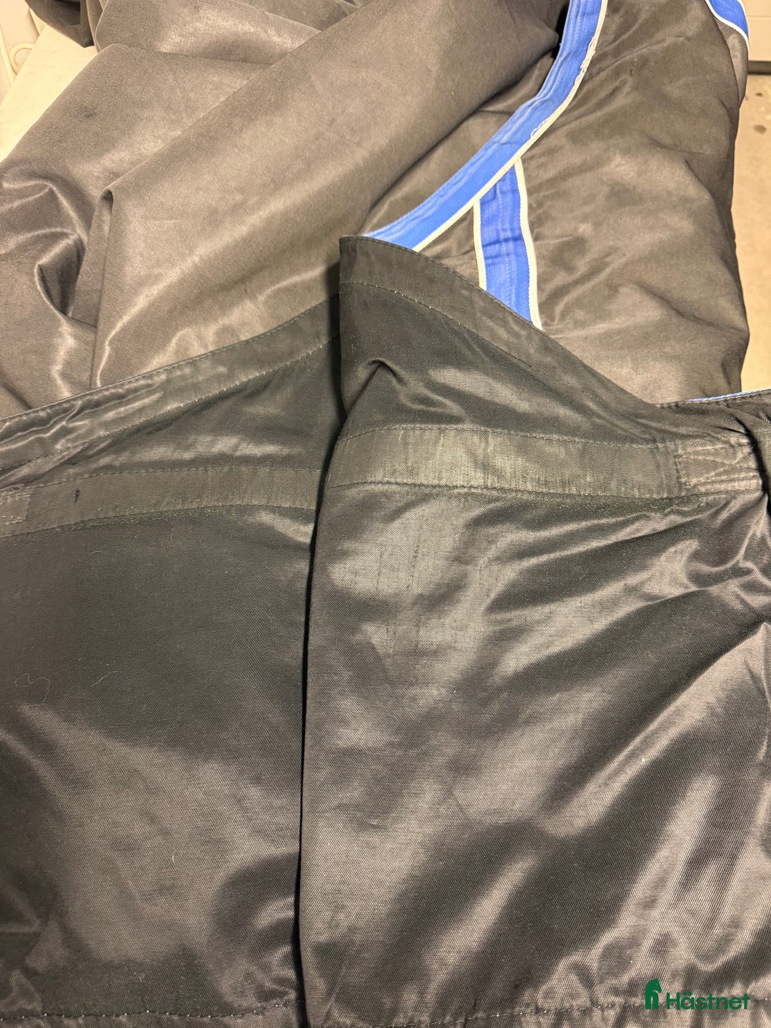 Täcken hästutrustning till salu: Två stalltäcken 0g i Krokom - Annons 2