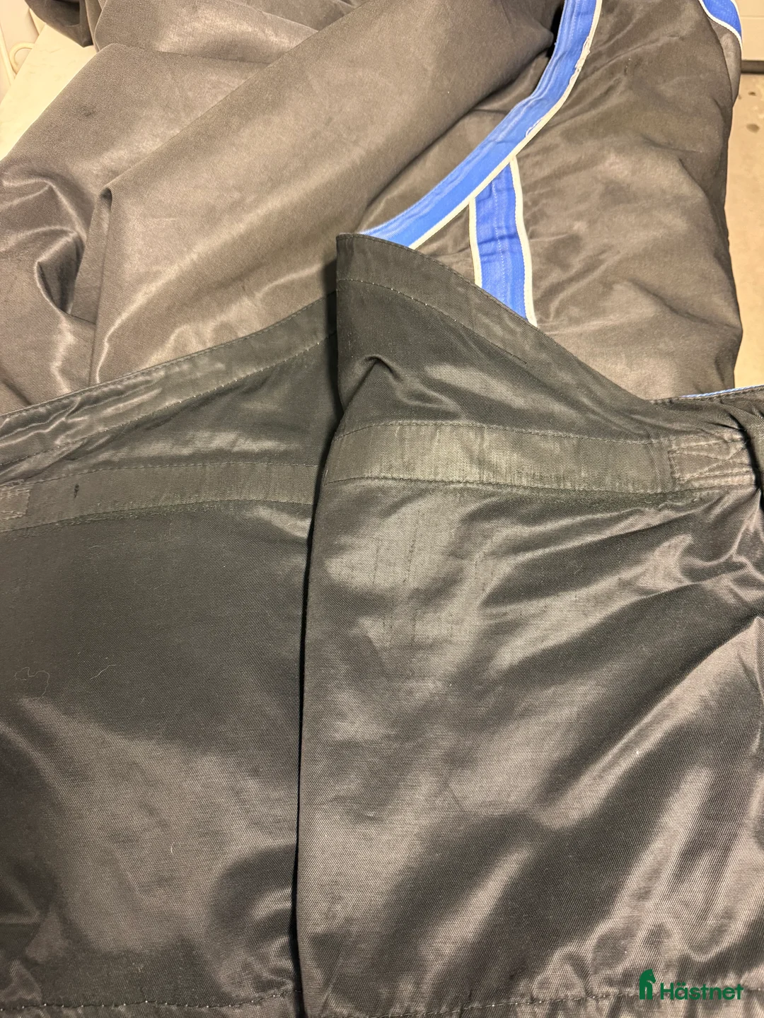 Täcken hästutrustning till salu: Två stalltäcken 0g i Krokom - Annons 2