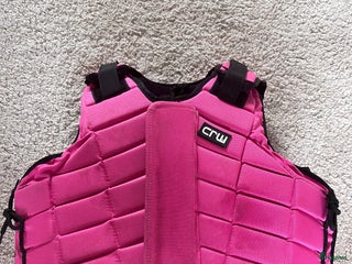 Säkerhetsvästar ryttarutrustning till salu: CRW ridväst rosa i Kil - Annons 4