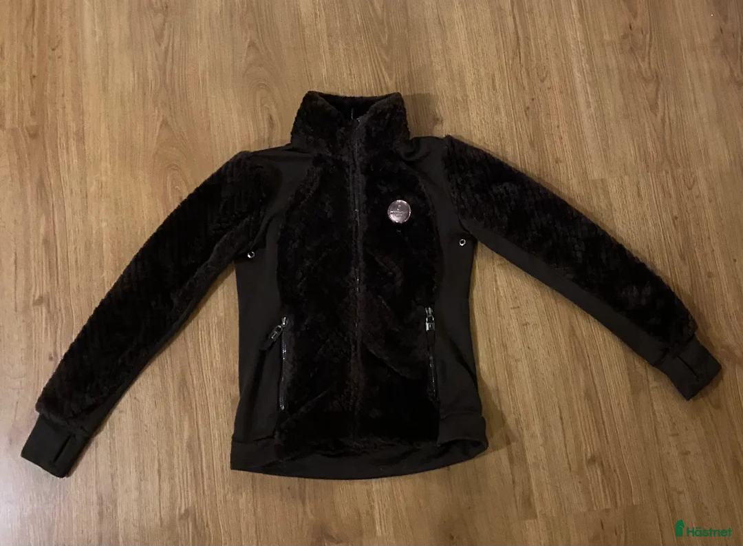 Övrigt Ridkläder ryttarutrustning till salu: Fleecejacka barn i Örsundsbro - Annons 1