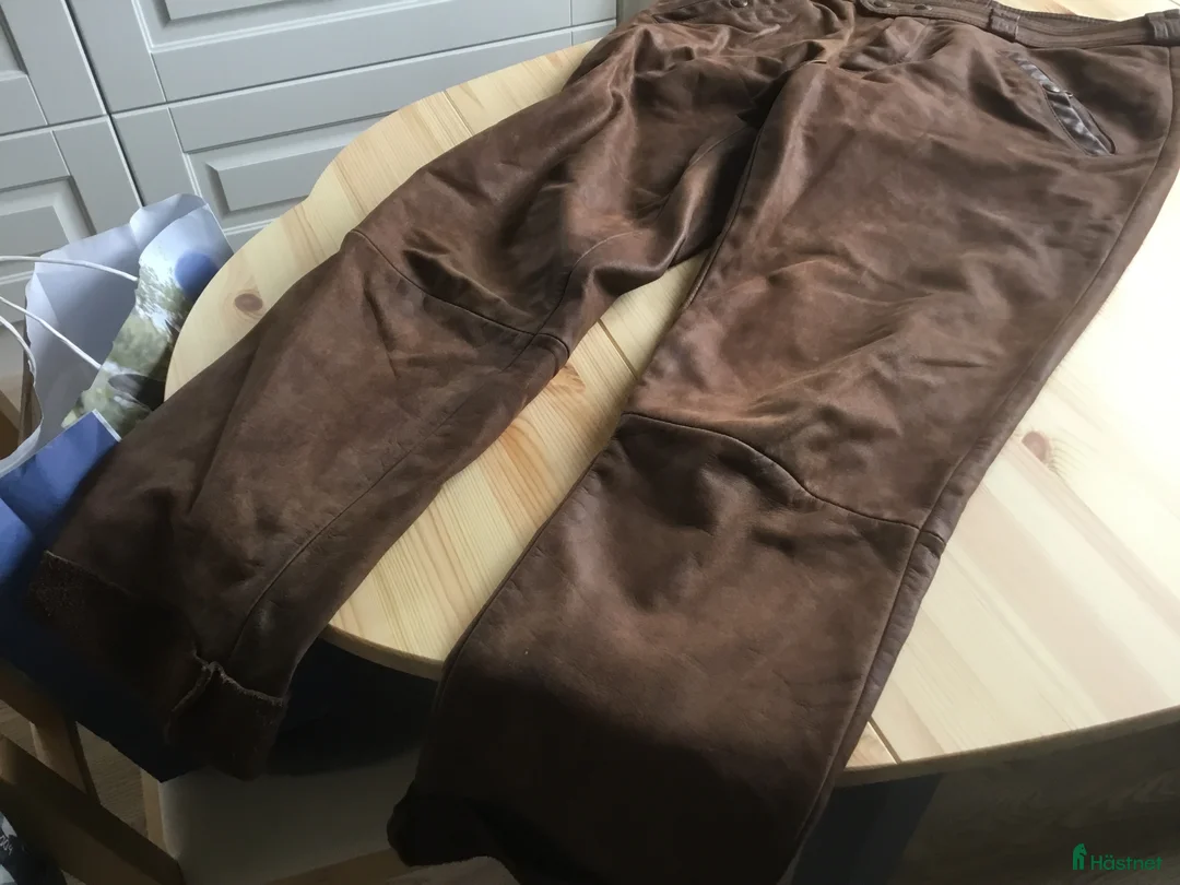 Övrigt Ridkläder ryttarutrustning till salu: Skinnridbyxor i Ljungskile - Annons 1