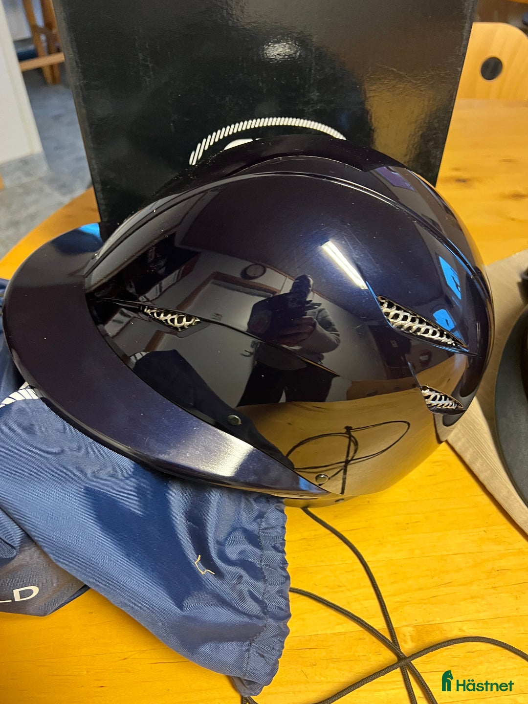 Hjälmar ryttarutrustning till salu: Superfin hjälm i Ödsmål - Annons 3
