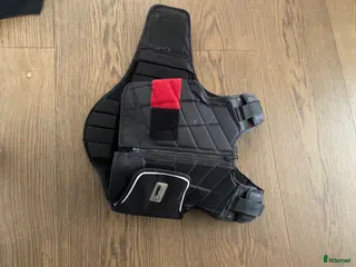 Säkerhetsvästar ryttarutrustning till salu: Säkerhetsväst till barn i fint skick. i Varberg - Annons 14