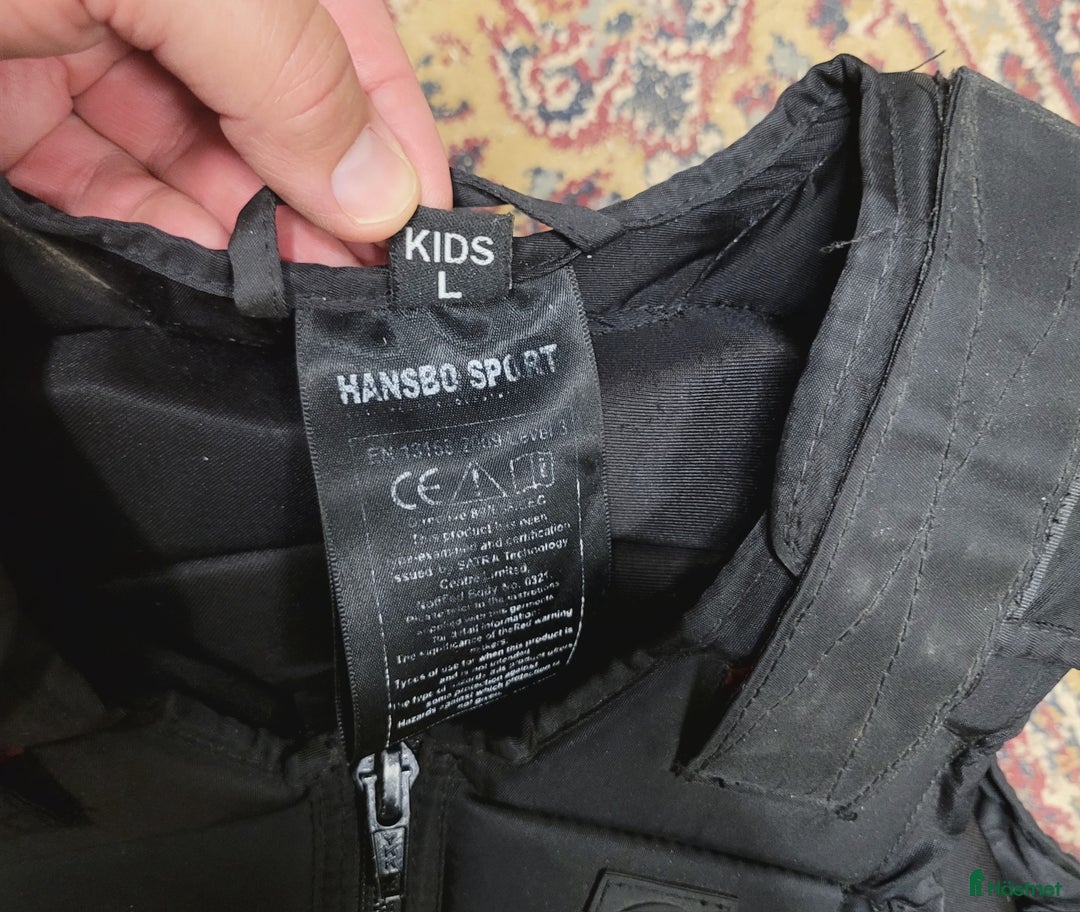 Säkerhetsvästar ryttarutrustning till salu: Säkerhetsväst 4st Airowear mfl i Norrtälje - Annons 11