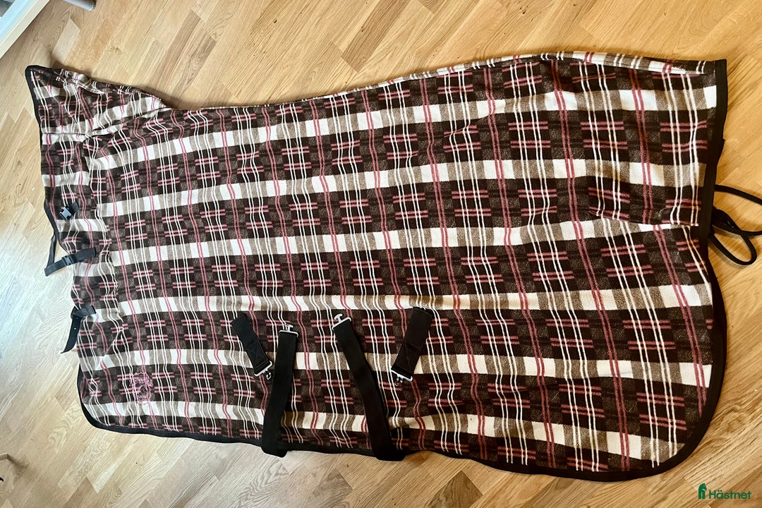 Täcken hästutrustning till salu: ShowMaster Brun-Rosa i Uppsala - Annons 3