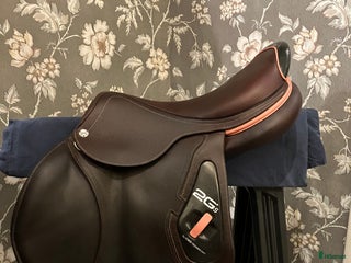 Sadlar hästutrustning till salu: Snygg CWD 2Gs sadel - sparsamt använd i Eskilstuna - Annons 9