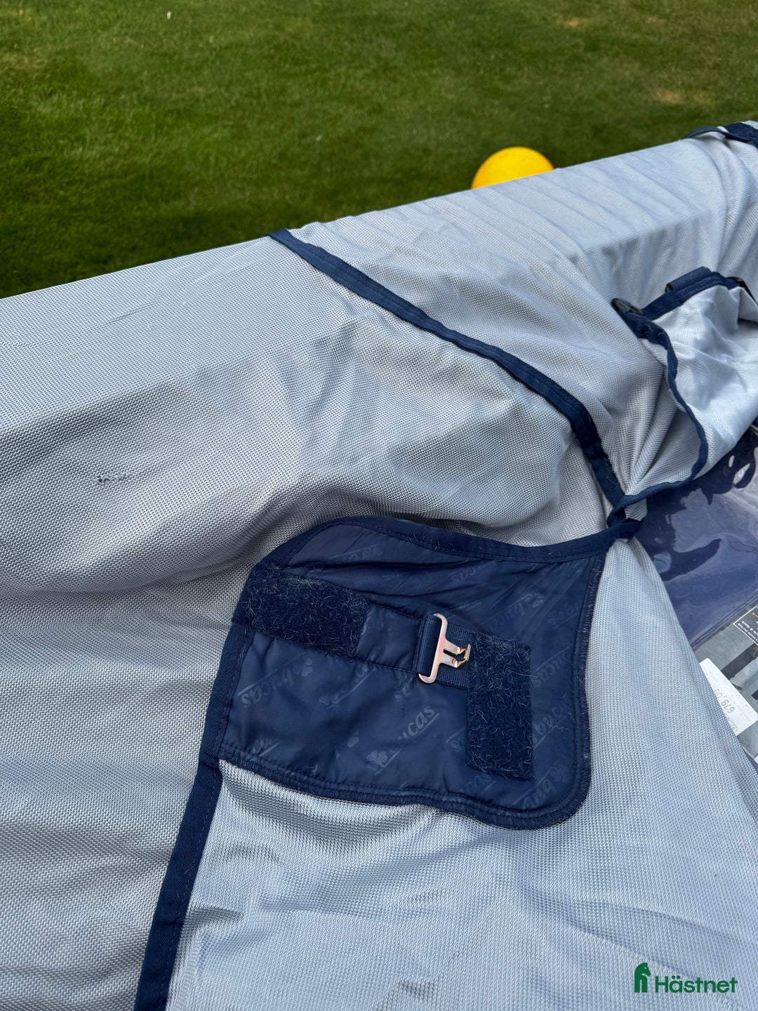 Täcken hästutrustning till salu: Bucas Flugtäcke och huva i Motala - Annons 3