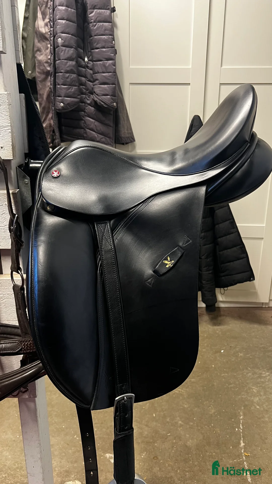 Sadlar hästutrustning till salu: Fin dressyr sadel  - Annons 1