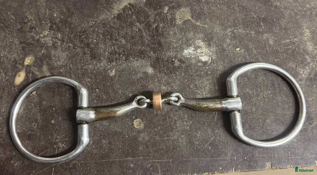 Bett hästutrustning till salu: Fager Julia bett i Hemse - Annons 1