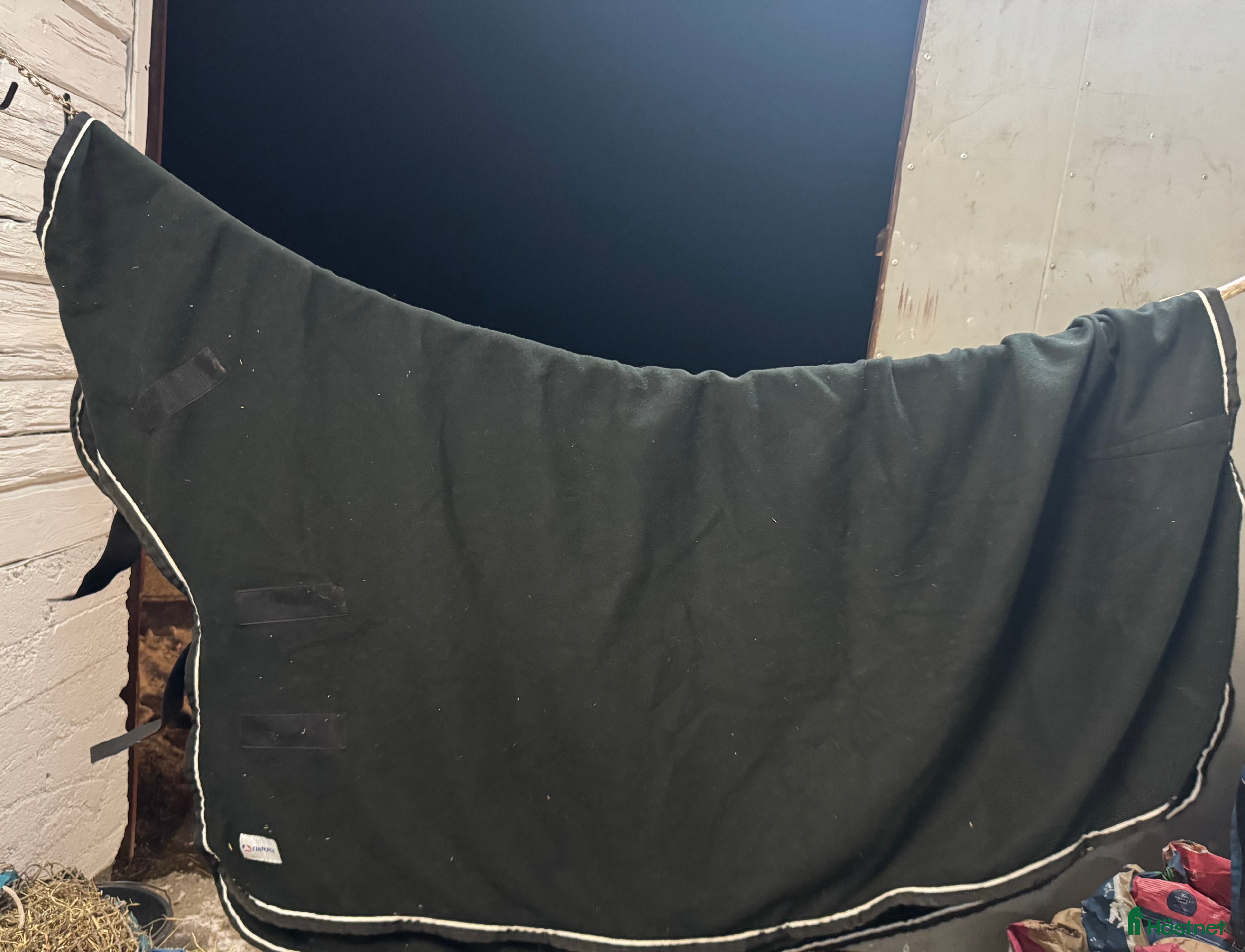 Täcken hästutrustning Fleecetäcke med hals i toppskick  i Eskilstuna - Annons 13