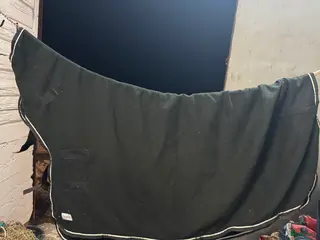 Täcken hästutrustning Fleecetäcke med hals i toppskick i Eskilstuna - Annons 13