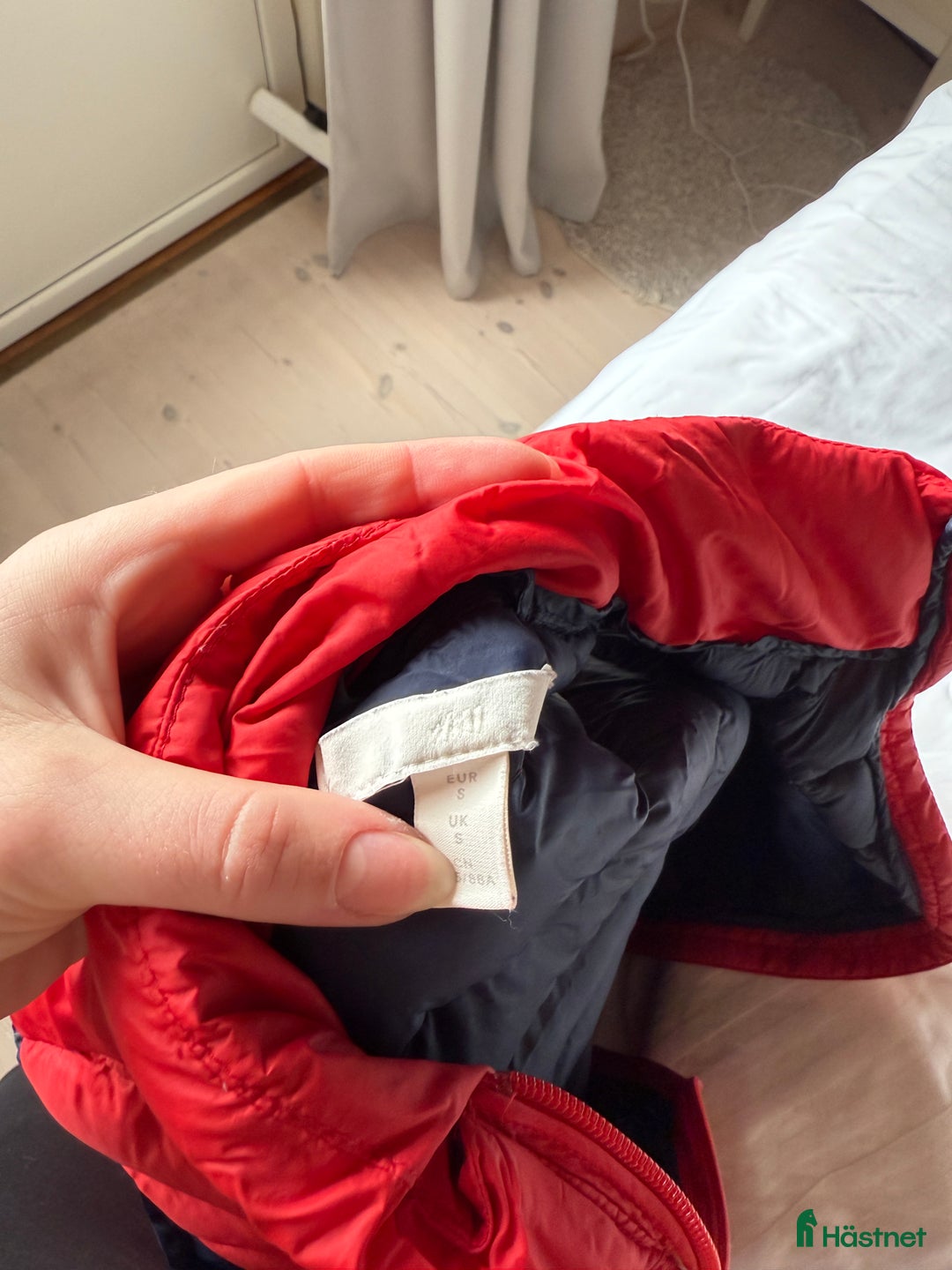 Jackor & Kavajer ryttarutrustning till salu: HM We Love Horses väst i Stockholm - Annons 3