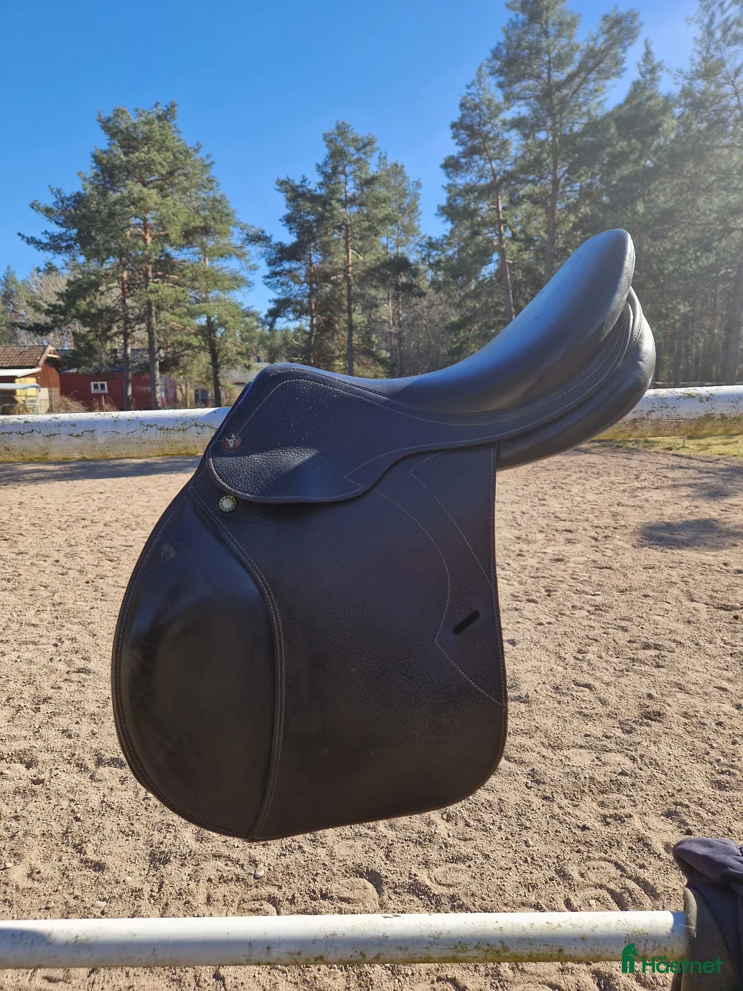 Sadlar hästutrustning till salu: Prestige hoppsadel - Annons 1