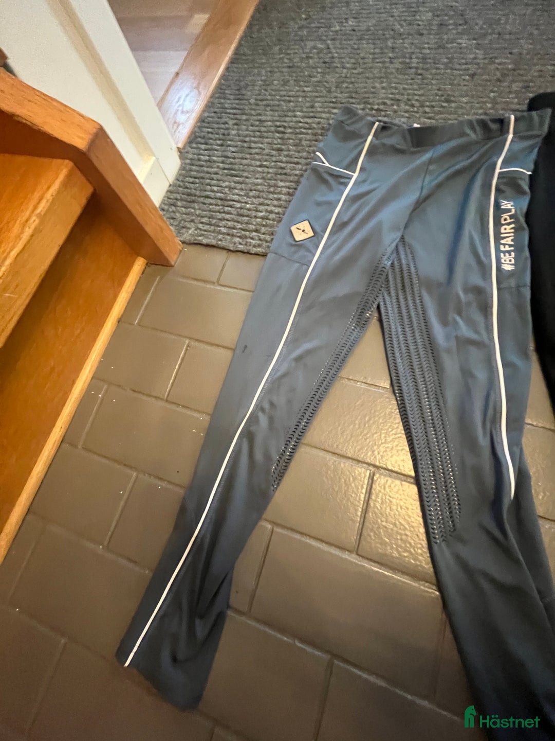 Säkerhetsvästar ryttarutrustning till salu: Ridvästar + Ridbyxor i Västra Frölunda - Annons 2