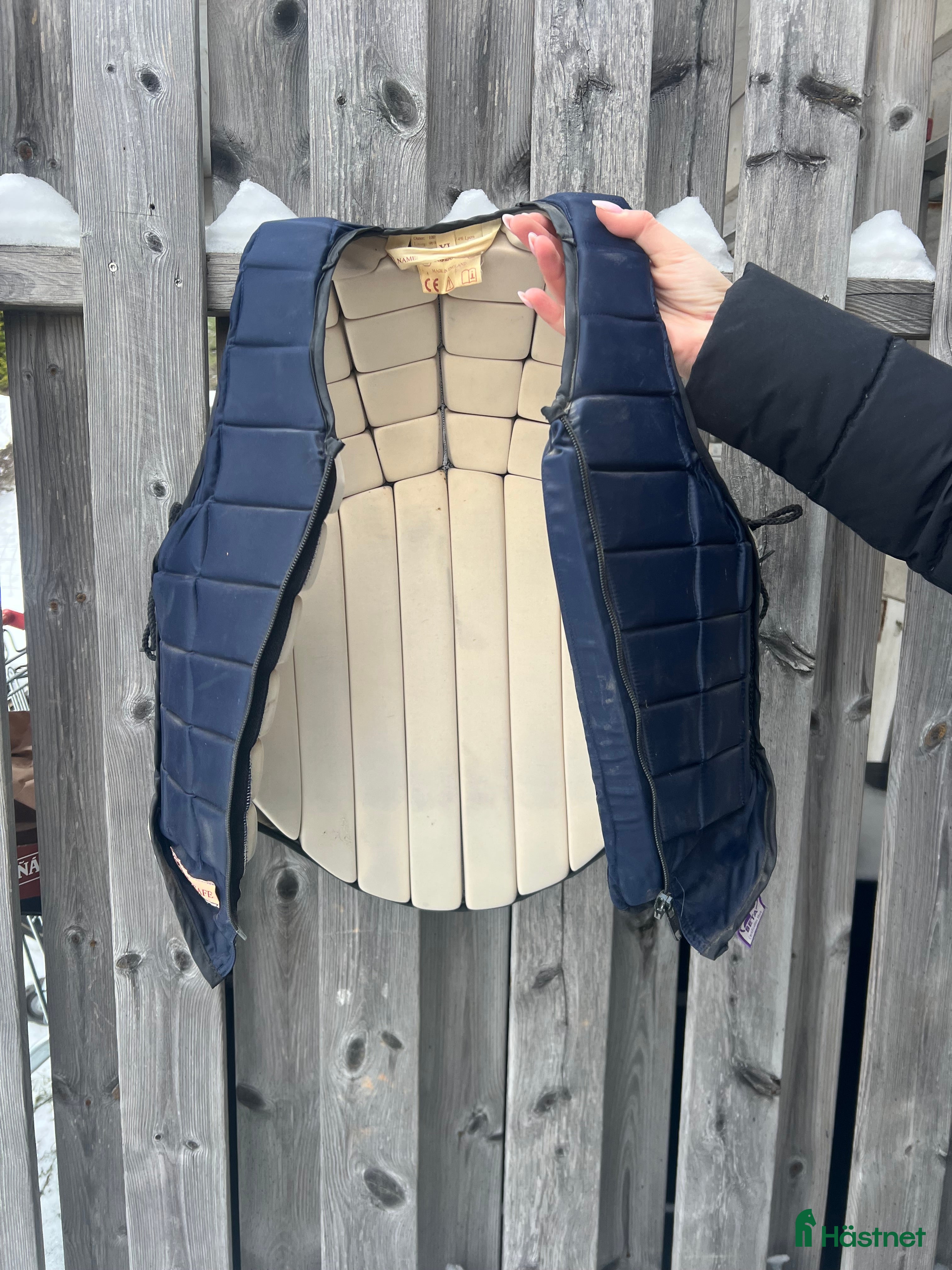 Säkerhetsvästar ryttarutrustning till salu: Racesafe väst i Växjö - Annons 6