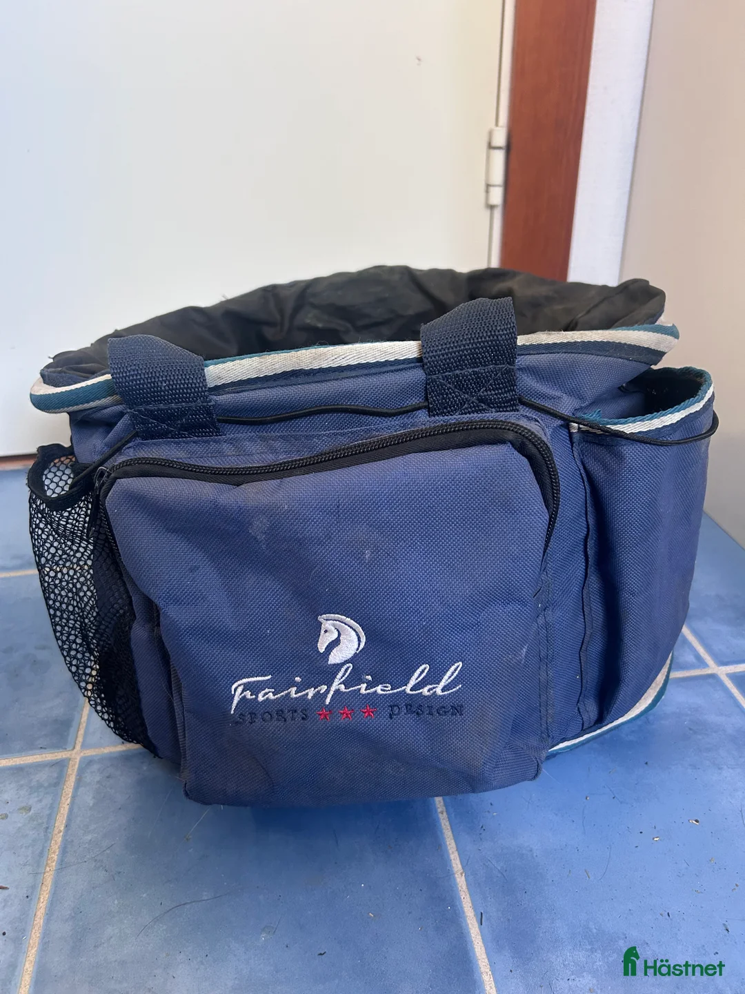 Övrig Hästutrustning hästutrustning till salu: Fairfield rycktväska med borstar - Annons 1