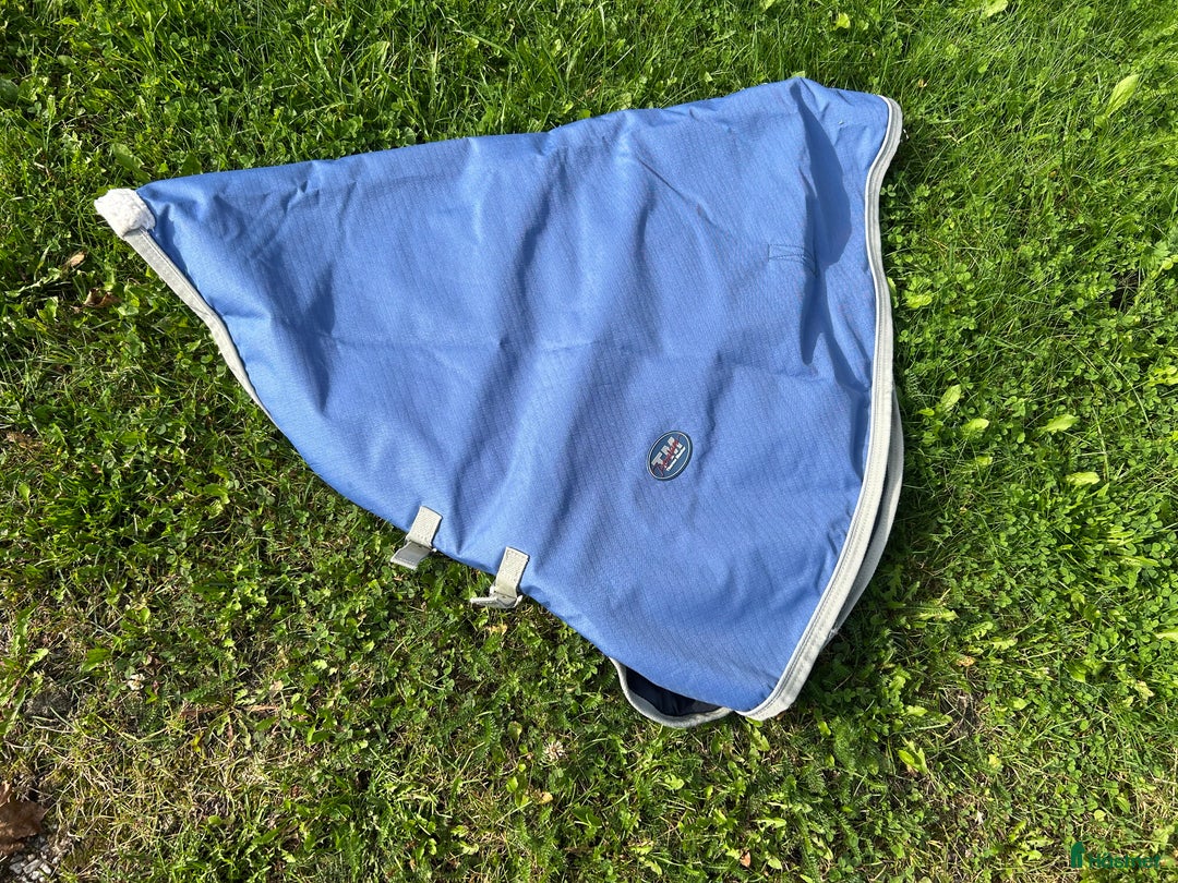 Täcken hästutrustning till salu: Vintertäcke + hals i Smedjebacken - Annons 2