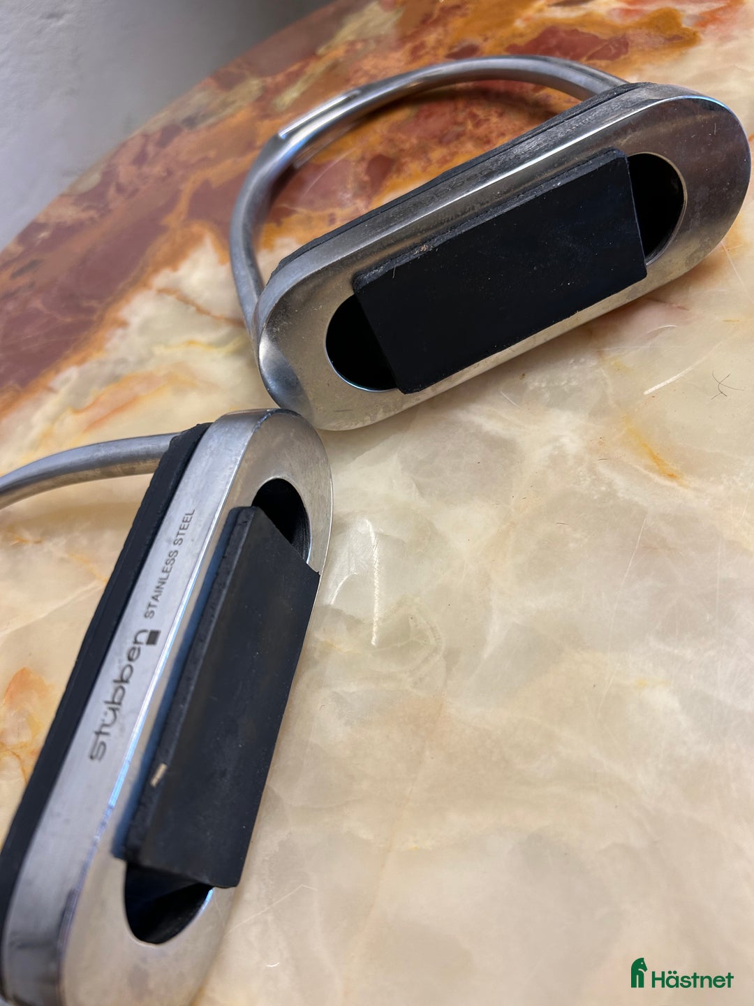 Stigbyglar hästutrustning till salu: Stübben stigbyglar. i Hällekis - Annons 5