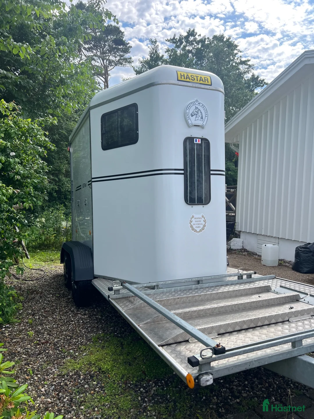Hästtransporter  fordon & transport till salu: Fautras med platta - Annons 2