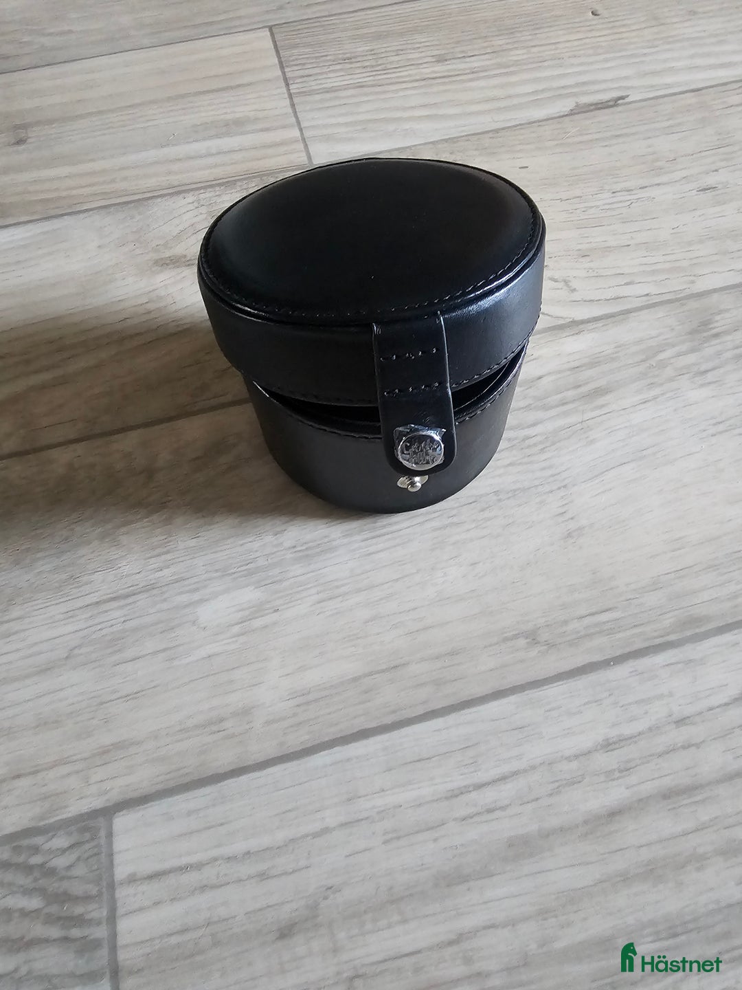 Hästinspirerad heminredning övrig utrustning till salu: Söt ask I läder  i Vetlanda - Annons 1