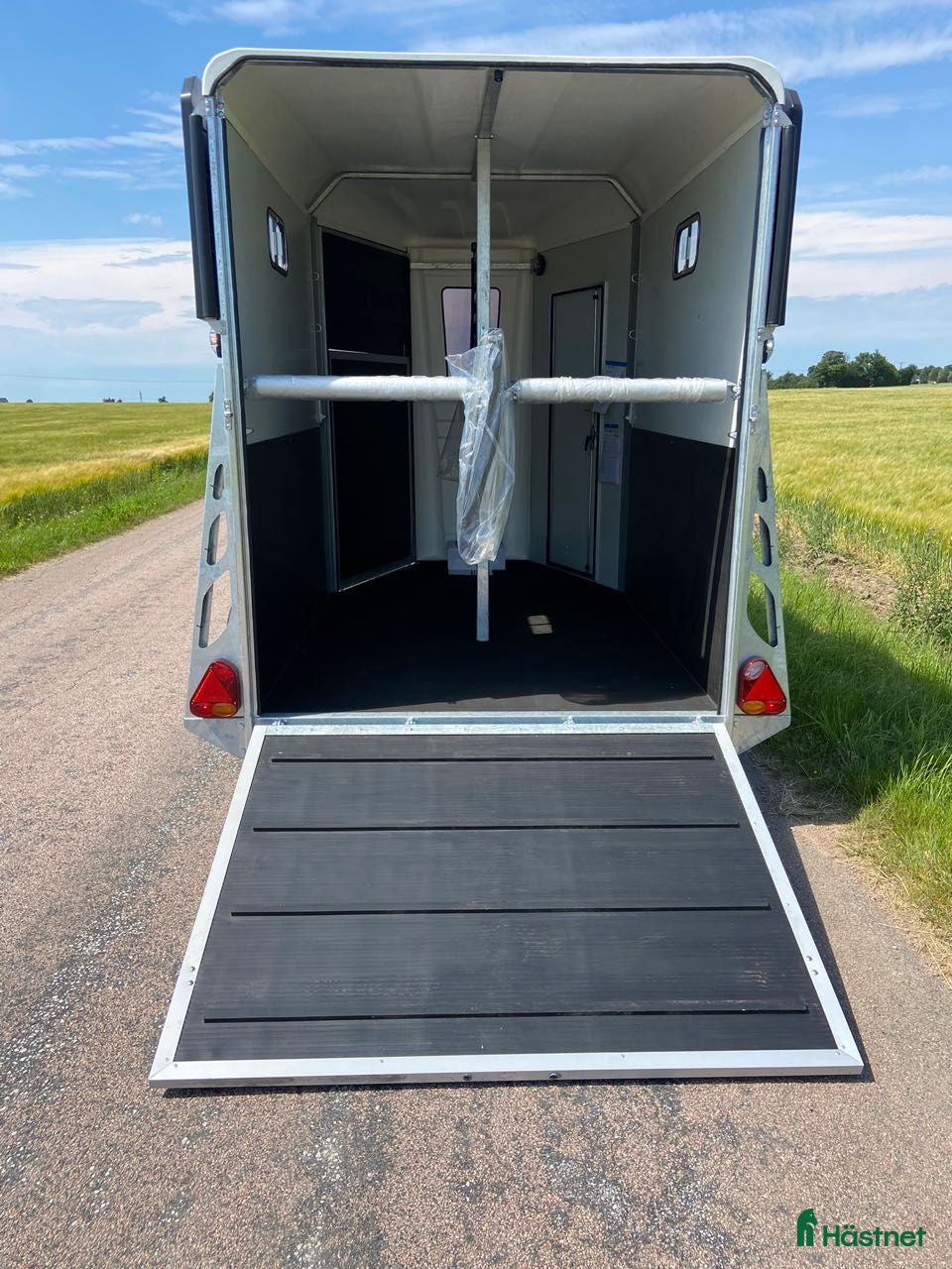 Hästtransporter  fordon &amp; transport till salu: Nya Equi-trek med fronturlastning i Teckomatorp - Annons 19