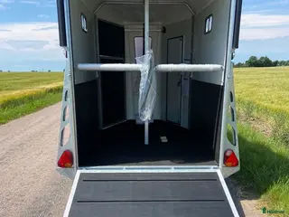 Hästtransporter fordon & transport till salu: Nya Equi-trek med fronturlastning i Teckomatorp - Annons 1