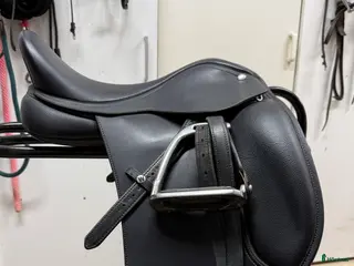 Sadlar hästutrustning till salu: Wintec Dressyrsadel i Åkersberga - Annons 3
